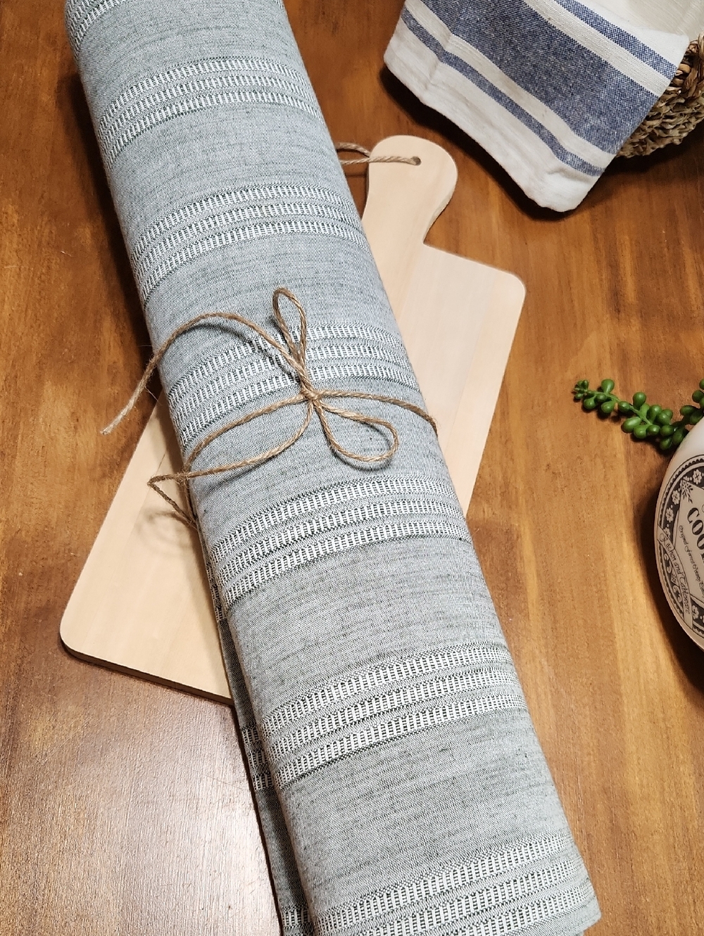 HEARTH&HAND with MAGNOLIA table Runner.
